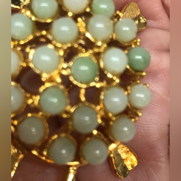 Jade Beaded Shell Turtle Brooch - Picture 6 of 8